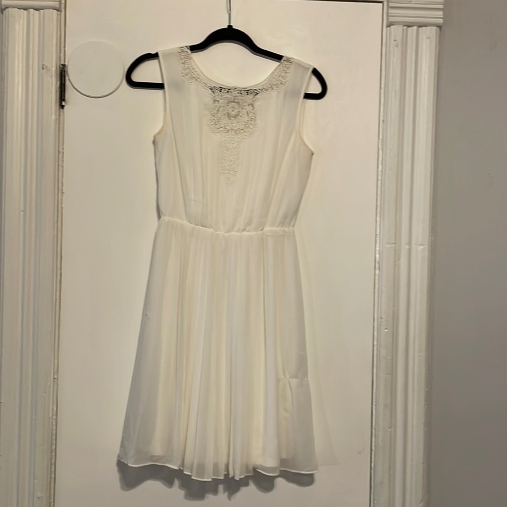 Jessica Simpson White Dress